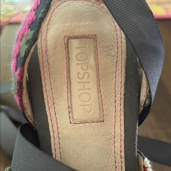 Topshop Embroidered Gray Sandals with Pink Accents - Picture 3 of 6